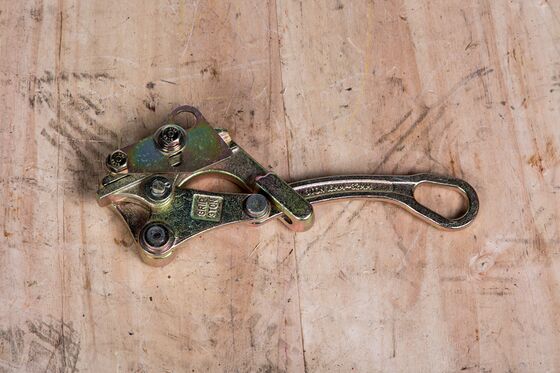 Mua 3T Cable Come Along Clamp for 16–32mm Power Lines with Durable Steel Construction online manufacture